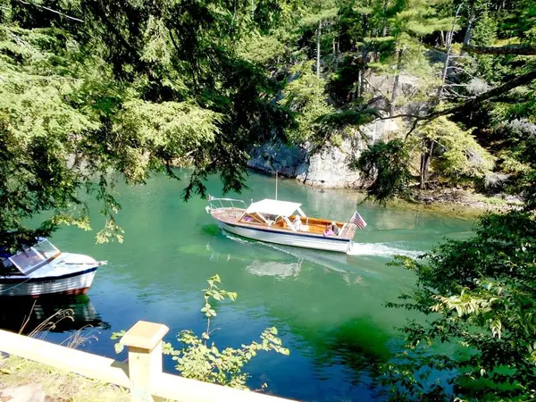 1000 Islands Scenic tours, Wellesley Island, NY