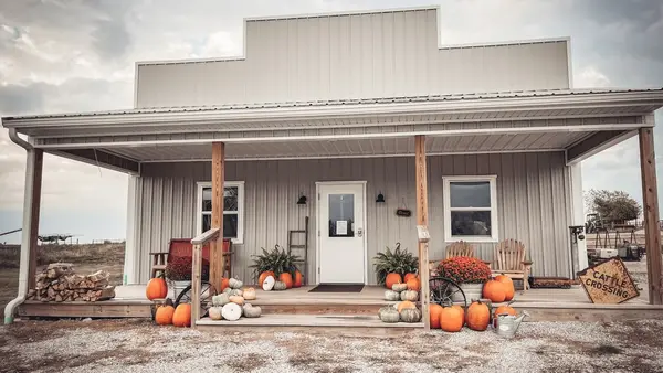 Barham Family Farm & General Store, Kearney, MO