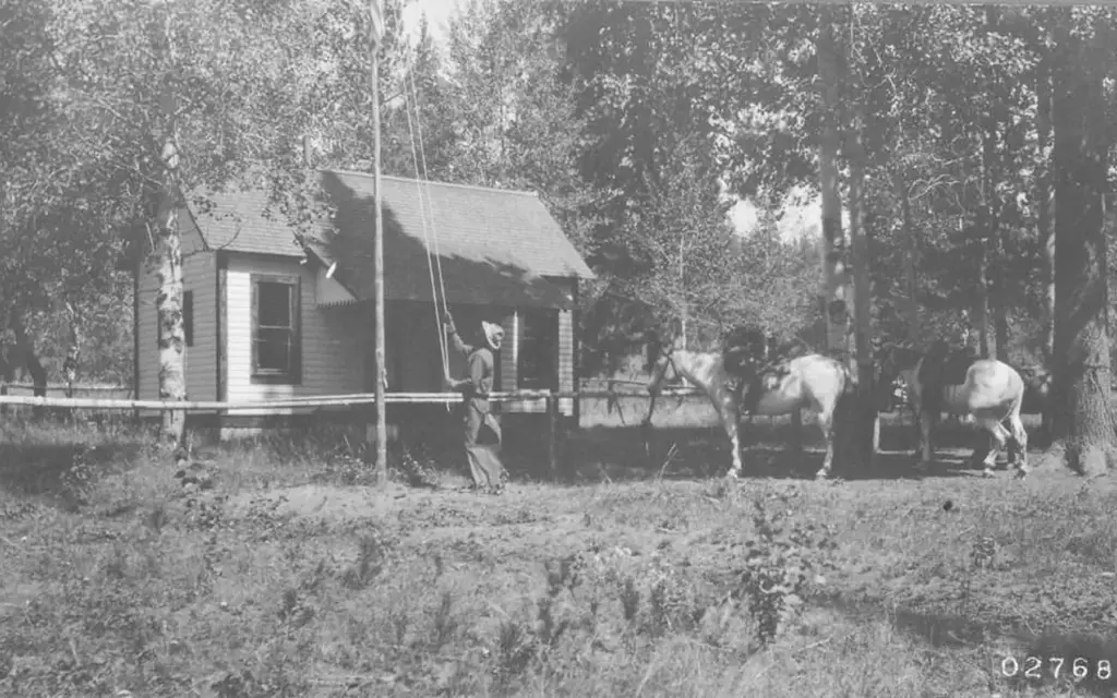 Gotchen Guard Station, a Forest Service cabin rental