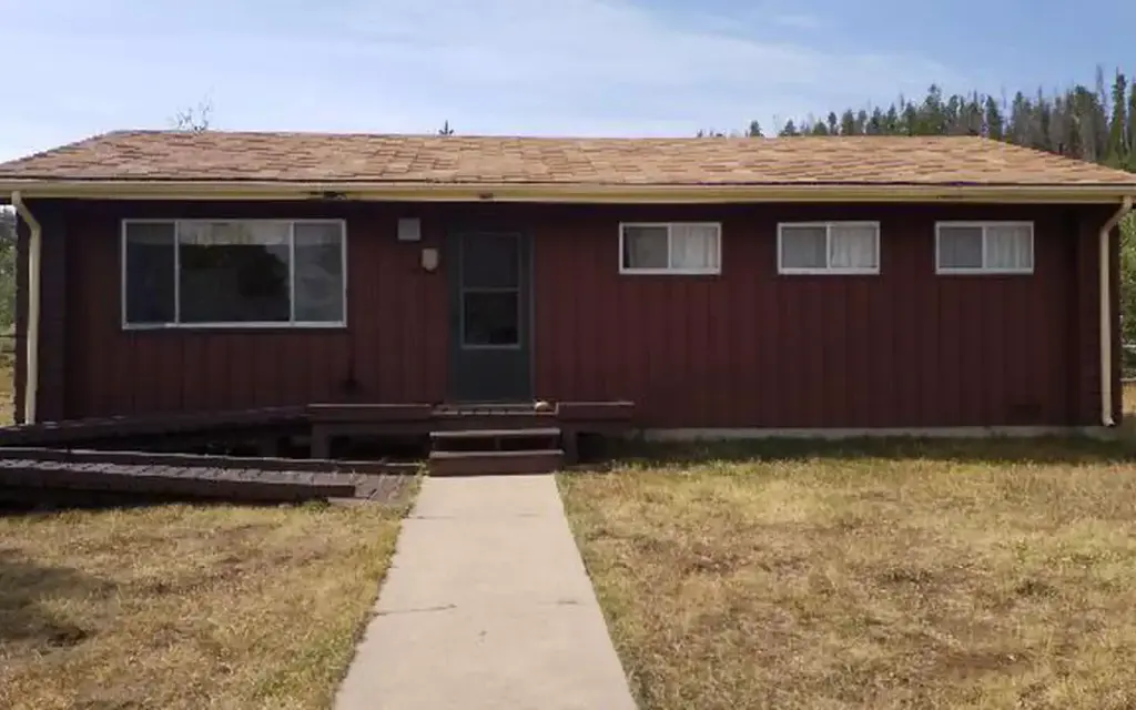 Bow River Ranger Station, a Forest Service cabin rental