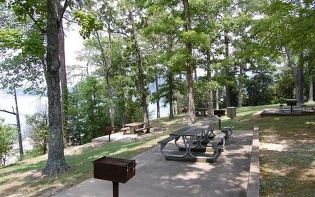 Cumberland Point Campground, an Army Corps campground