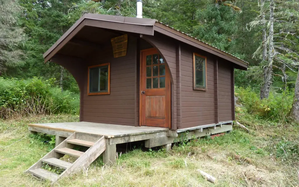 Young Lake (South) Cabin, a Forest Service cabin rental
