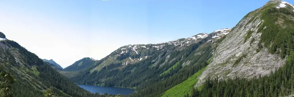 Avoss Lake Cabin, a Forest Service campground
