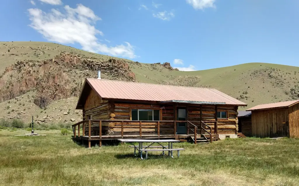 Stone Cellar Guard Station, a Forest Service cabin rental