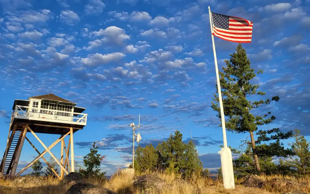 Double Arrow Lookout, a Forest Service cabin rental