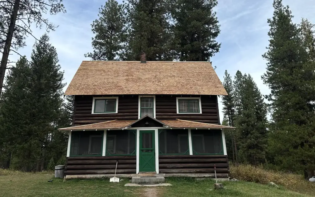 Old Condon Ranger Station, a Forest Service cabin rental