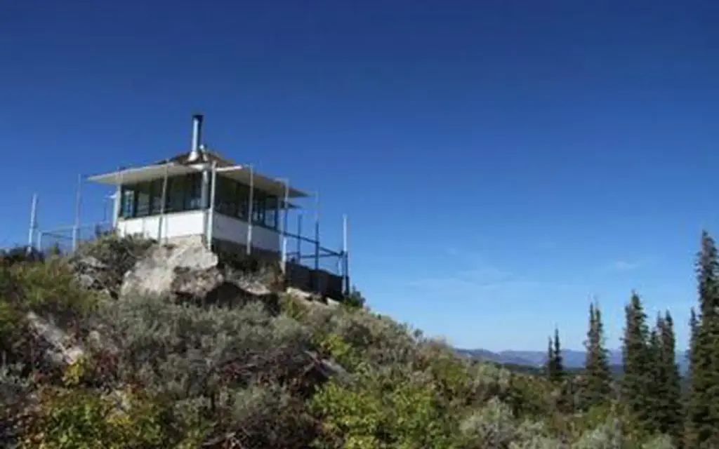 Deadwood Lookout Rec Cabin, a Forest Service cabin rental