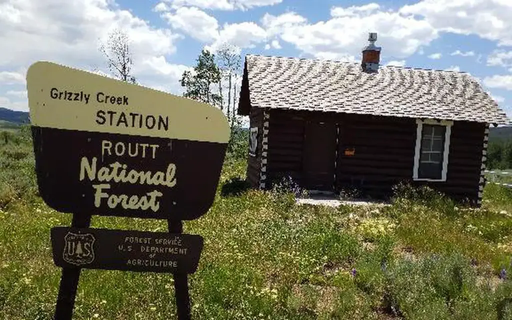 Grizzly Creek Guard Station, a Forest Service cabin rental