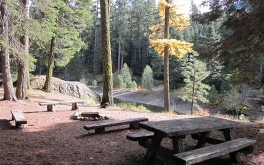 Clear Lake Group Site, a Forest Service group camp
