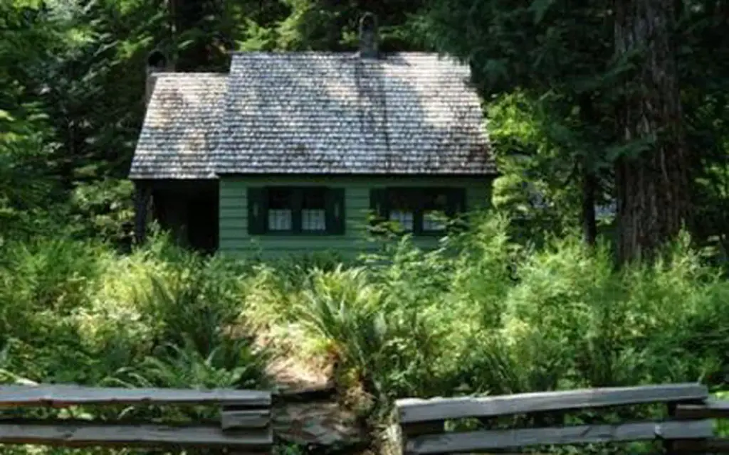 Govt Mineral Springs Guard Sta, a Forest Service cabin rental