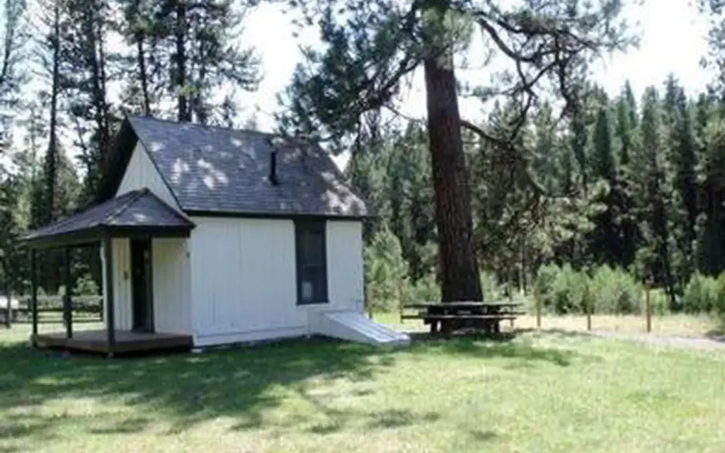 Murderers Creek Guard Station, a Forest Service cabin rental