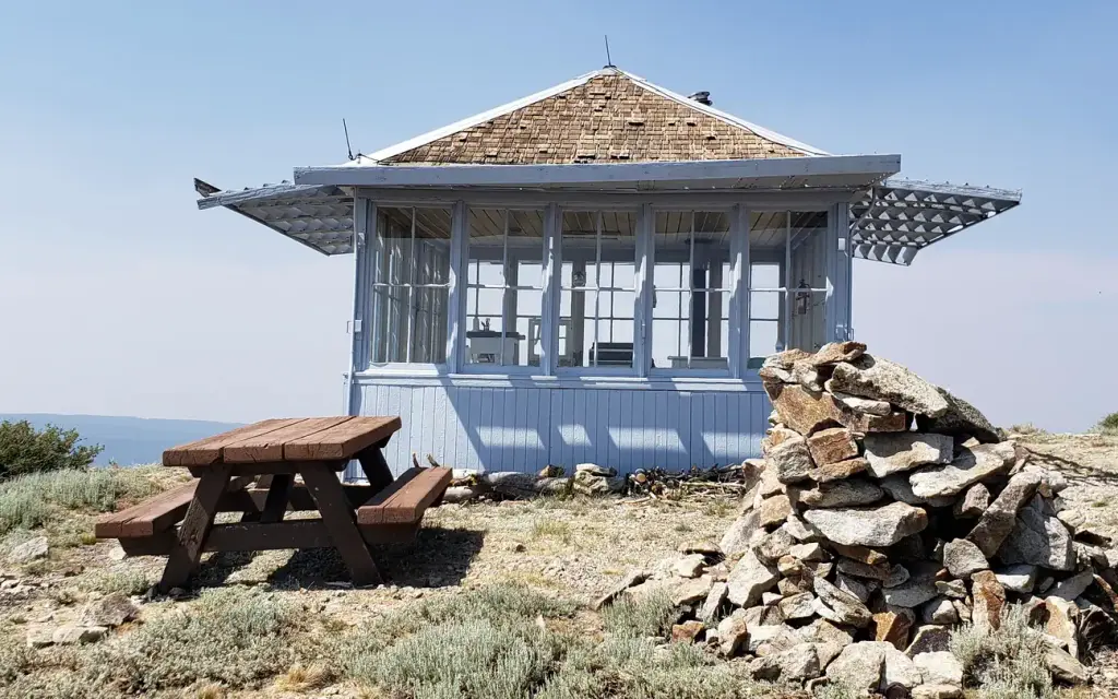 Drake Peak Lookout, a Forest Service cabin rental