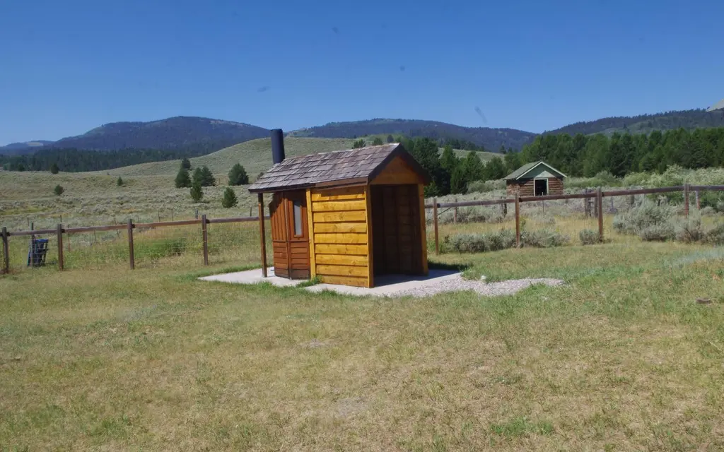 Stump Creek Guard Station, a Forest Service cabin rental