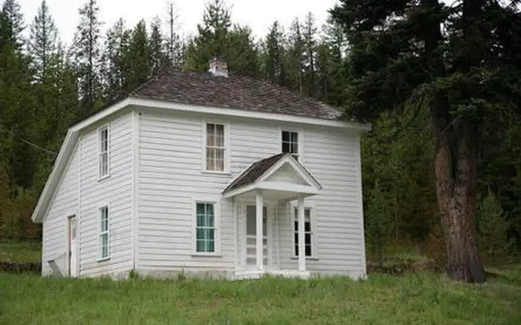 Caretakers Cabin, a Forest Service cabin rental