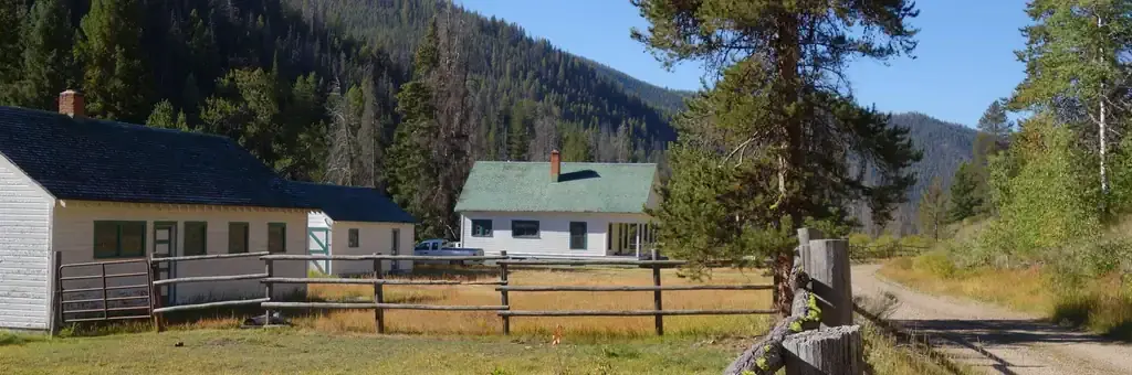 Yellowjacket Guard Station, a Forest Service cabin rental