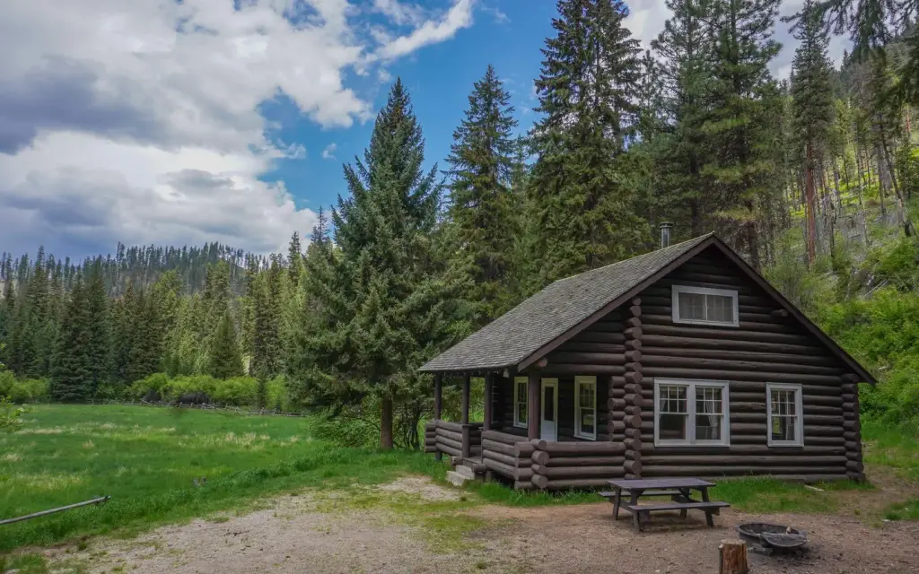 Magruder Rangers House, a Forest Service cabin rental
