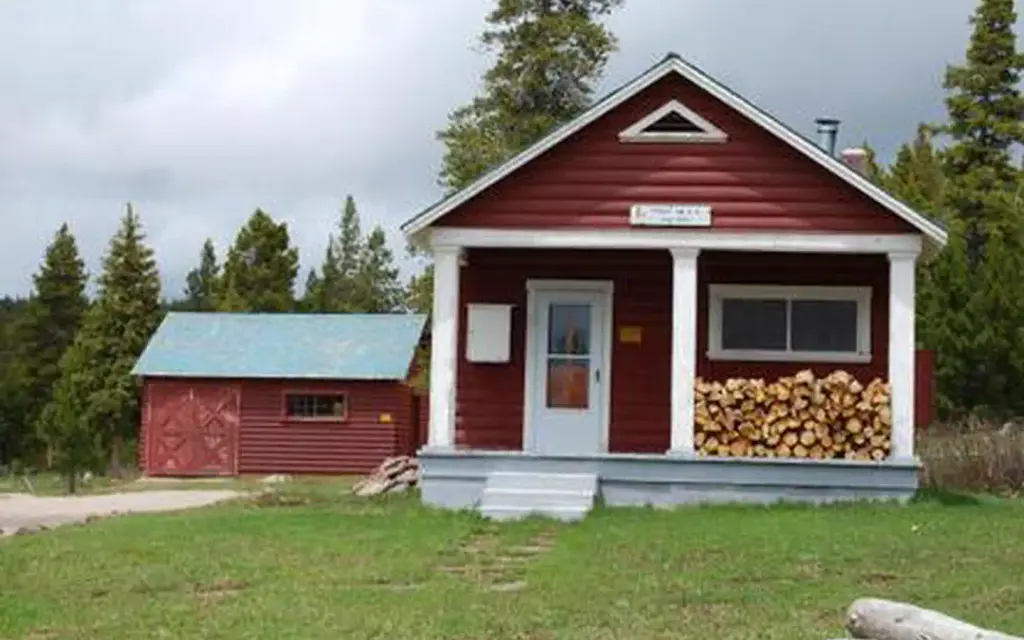 Trout Creek Guard Station, a Forest Service cabin rental