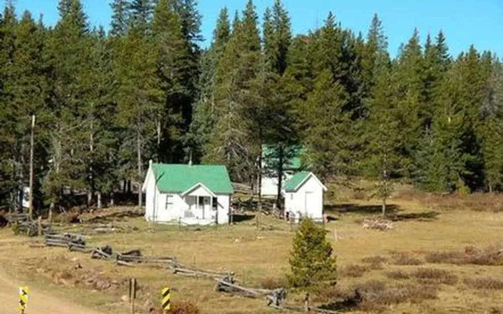 Paradise Guard Station, a Forest Service cabin rental