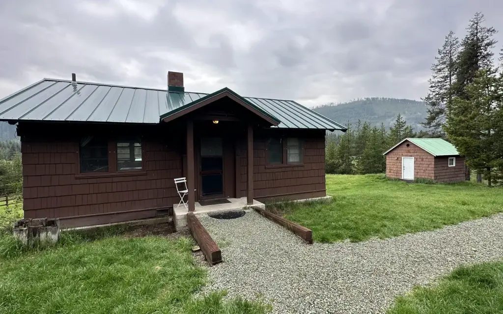 Star Meadows Guard Station, a Forest Service cabin rental