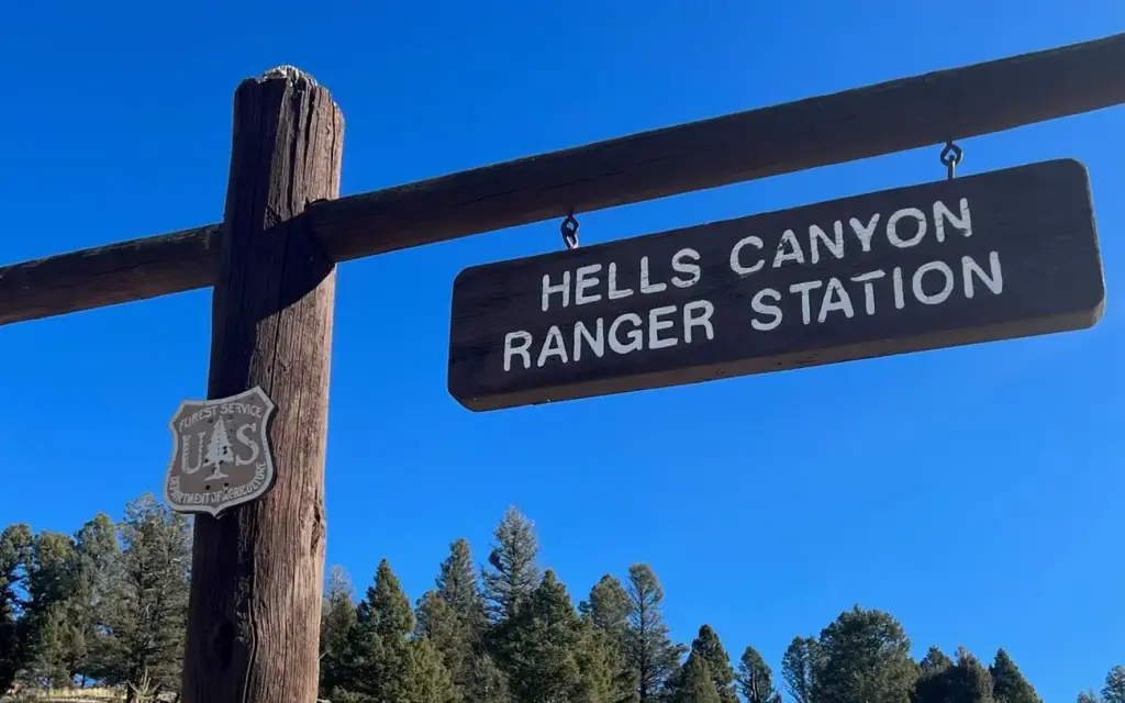 Hells Canyon Guard Station, a Forest Service cabin rental