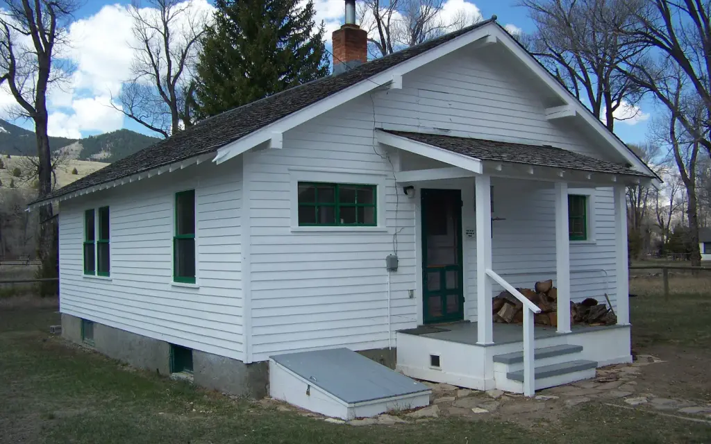 Vigilante Cabin, a Forest Service cabin rental