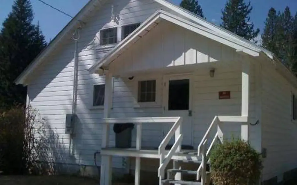 Savenac Bunkhouse, a Forest Service cabin rental