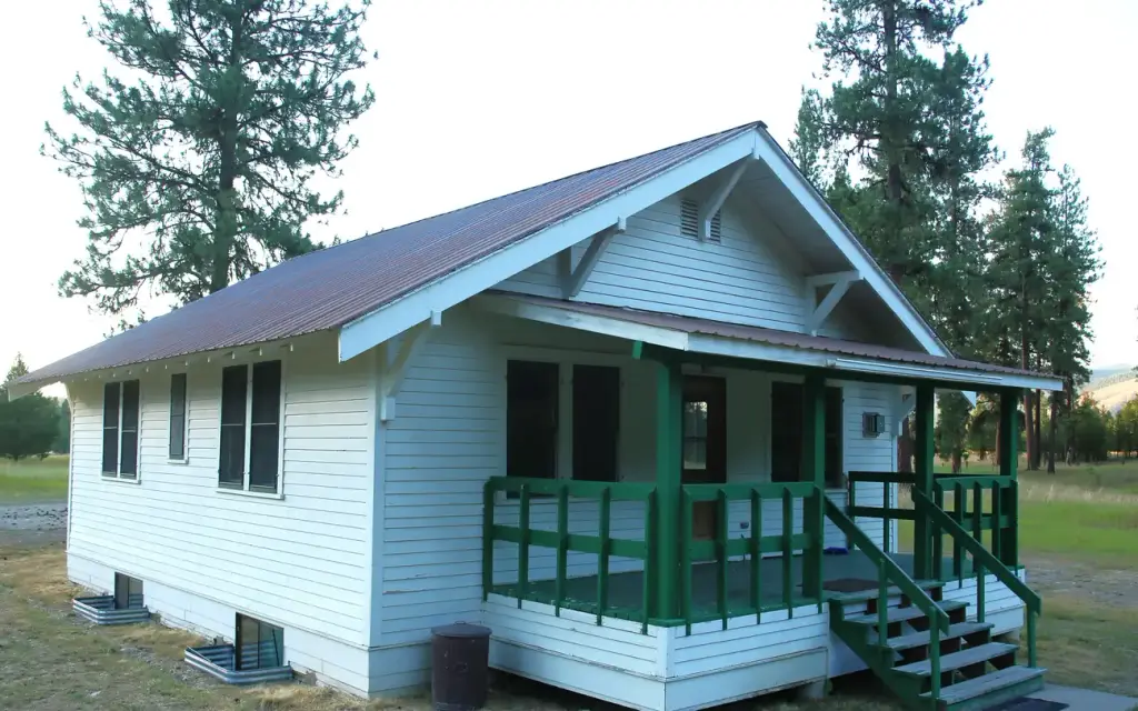 Bend Guard Station, a Forest Service cabin rental