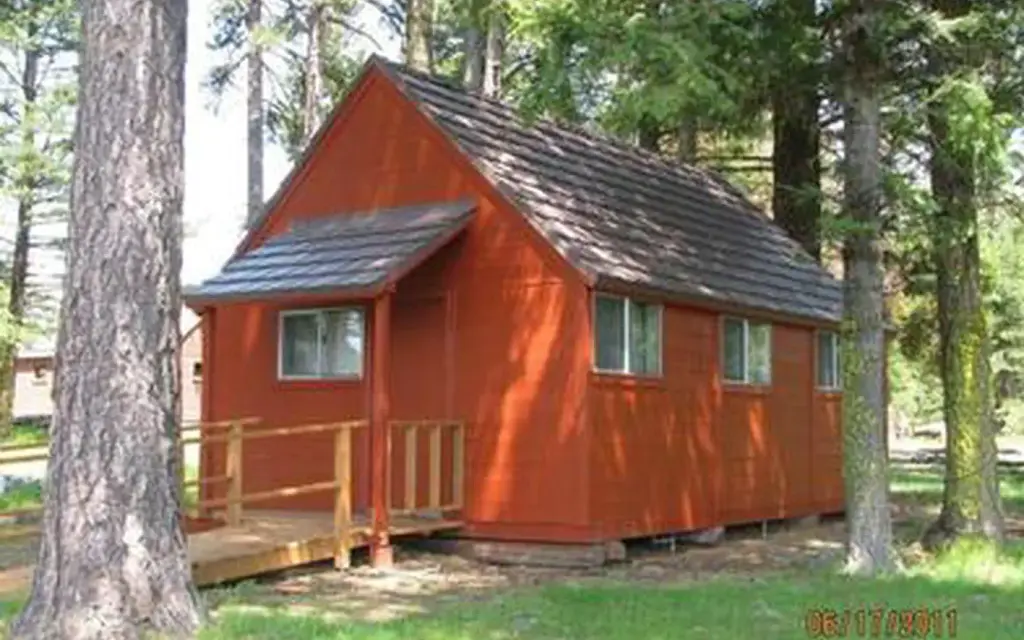 Summit Guard Station Bunkhouse, a Forest Service cabin rental
