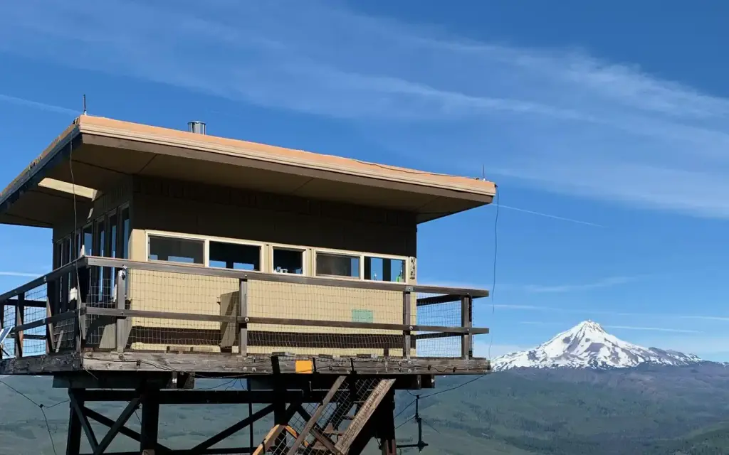 Green Ridge Lookout, a Forest Service cabin rental