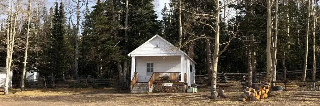 Jones Corral Guard Station, a Forest Service cabin rental