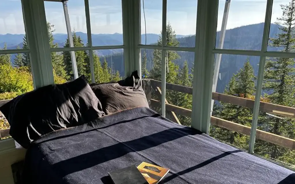 Gold Butte Lookout, a Forest Service cabin rental