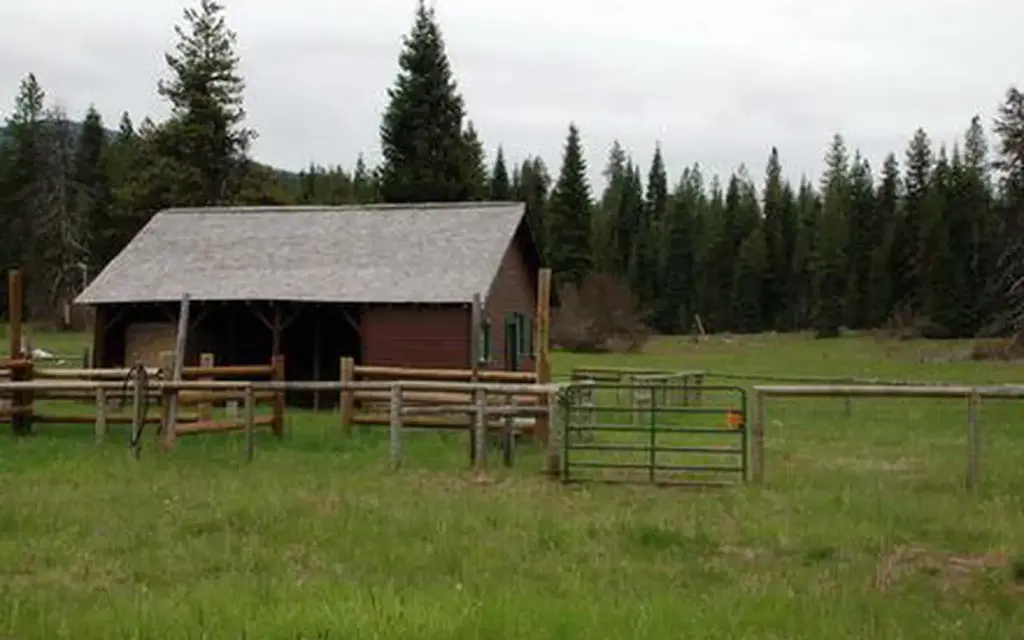 Lodgepole Guard Station, a Forest Service cabin rental