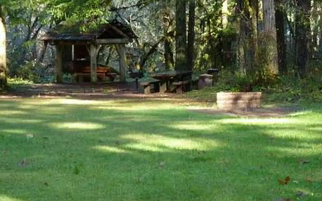 Rujada Day Use Picnic Area, a Forest Service group camp