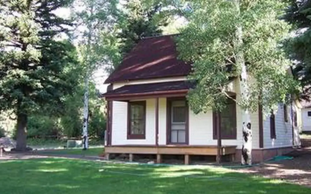Alder Guard Station, a Forest Service cabin rental