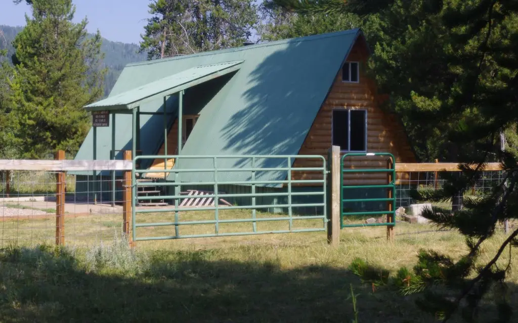 Diamond Creek Guard Station, a Forest Service cabin rental