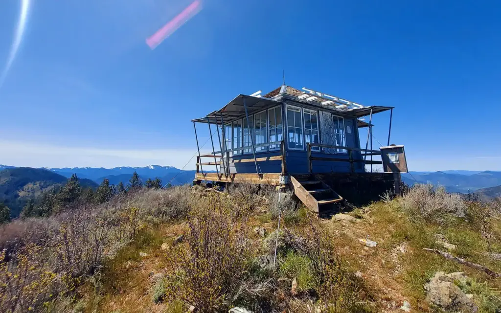 Acorn Woman Peak Lookout, a Forest Service cabin rental