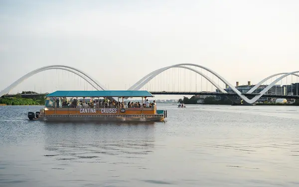 Cantina Cruises