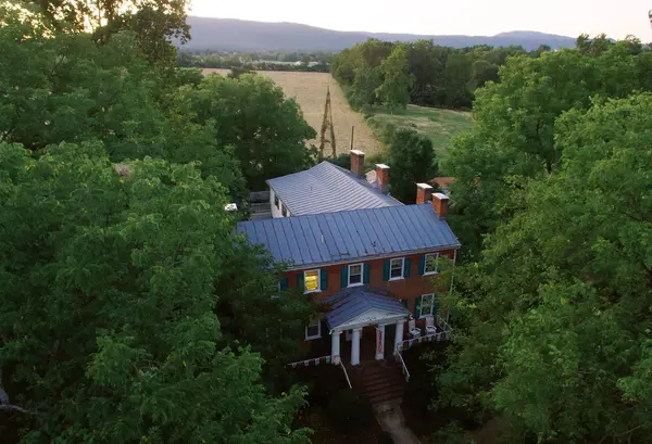 Cave Hill Farm Bed and Breakfast, McGaheysville, VA