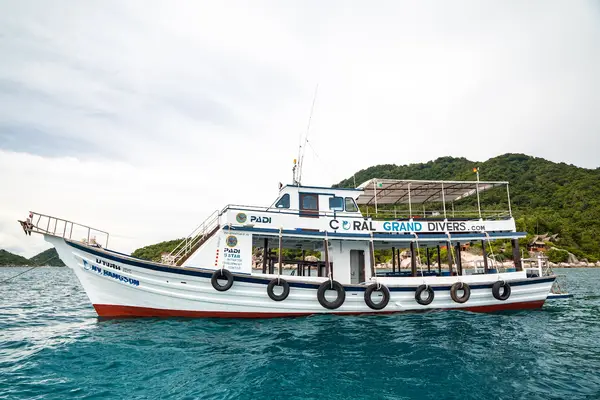 Coral Grand Divers