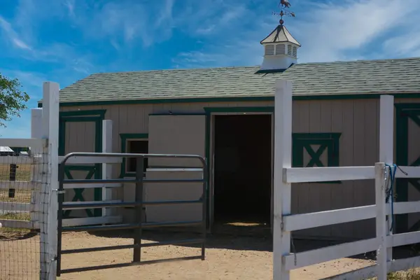 Cross Roads Stable, photo 2