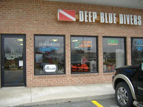 Deep Blue Divers Aquatic Center