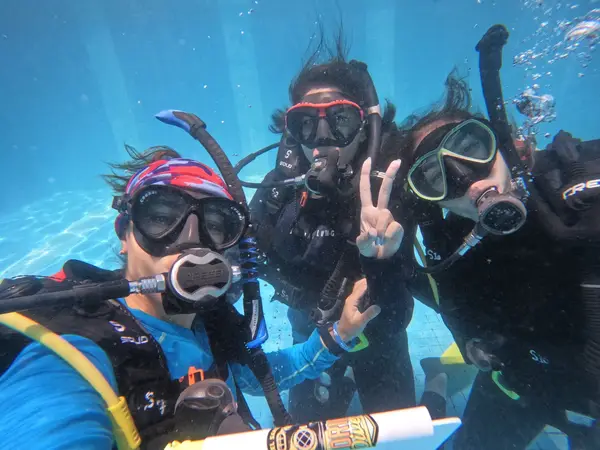 Dive with Ellie