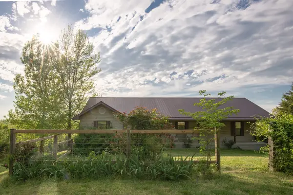 Dogwood Hills Guest Farm, Harriet, AR