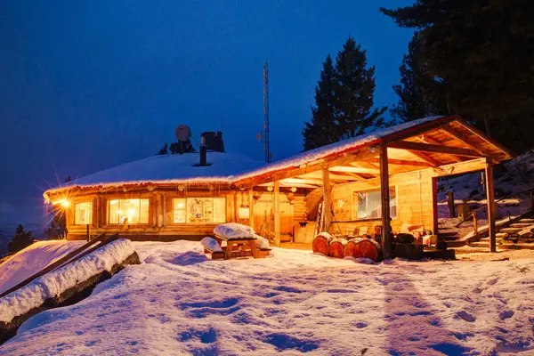 Downing Mountain Lodge and Guides