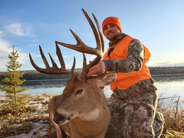 Elusive Saskatchewan Whitetail Outfitting