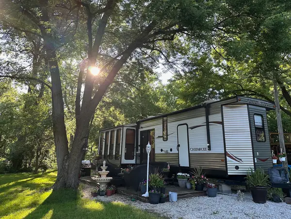 Fox Bluff Cottages & RV