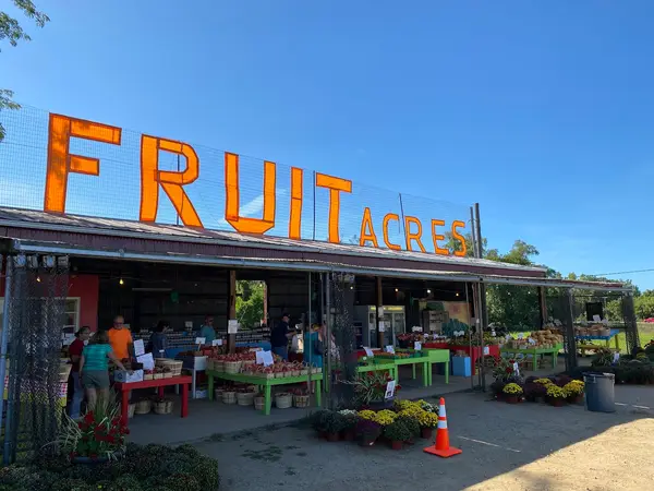 Fruit Acres Farm Market & U-Pick, Coloma, MI