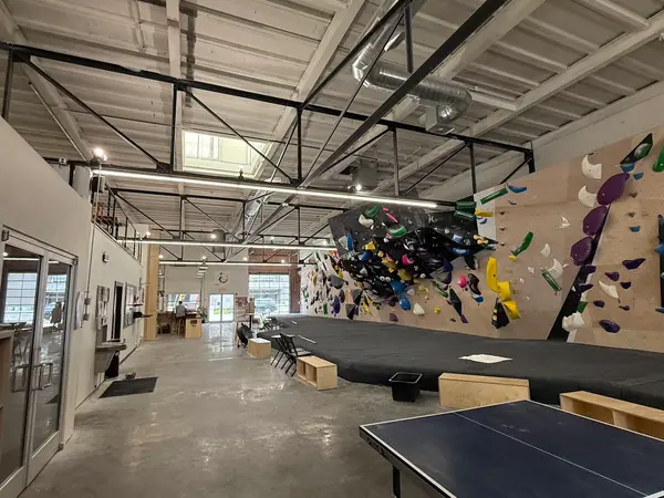 GRAVITY BEAR Bouldering Gym | Climbing, Training, and Fitness