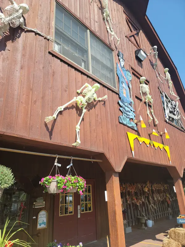 Heaven Hill Farm Garden Center and Farm Market, Vernon Township, NJ