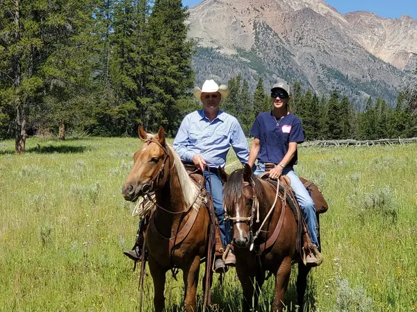 Horsetrack Outfitters